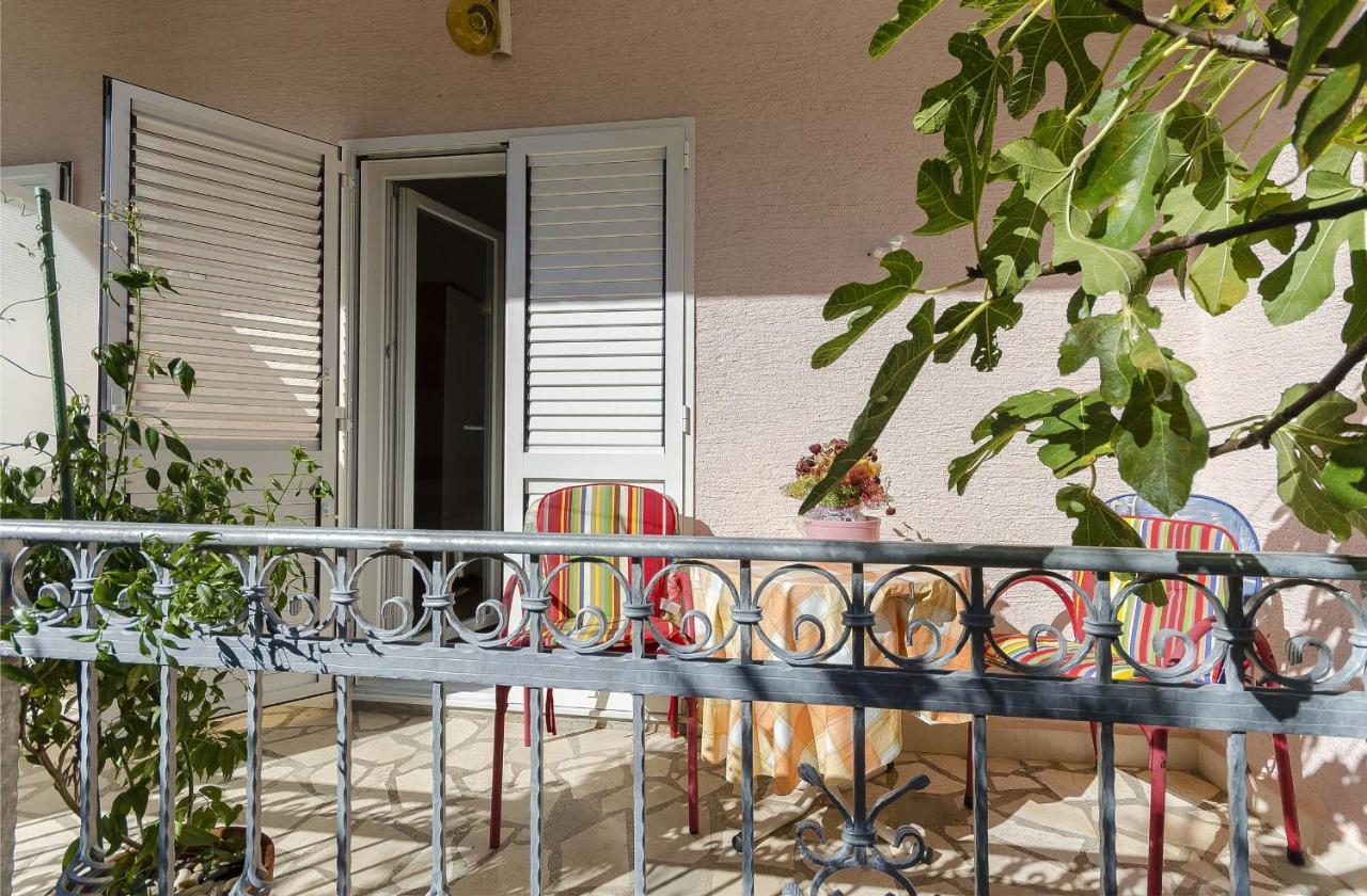 Apartment And Rooms Ema Vodice Exterior photo